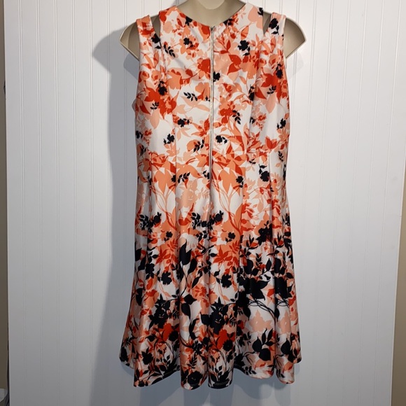 Scuba fit and flare peek a boo shoulder dress plus size floral print - Picture 7 of 9